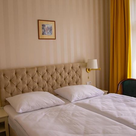 Ea Hotel Elefant Karlsbad Buitenkant foto