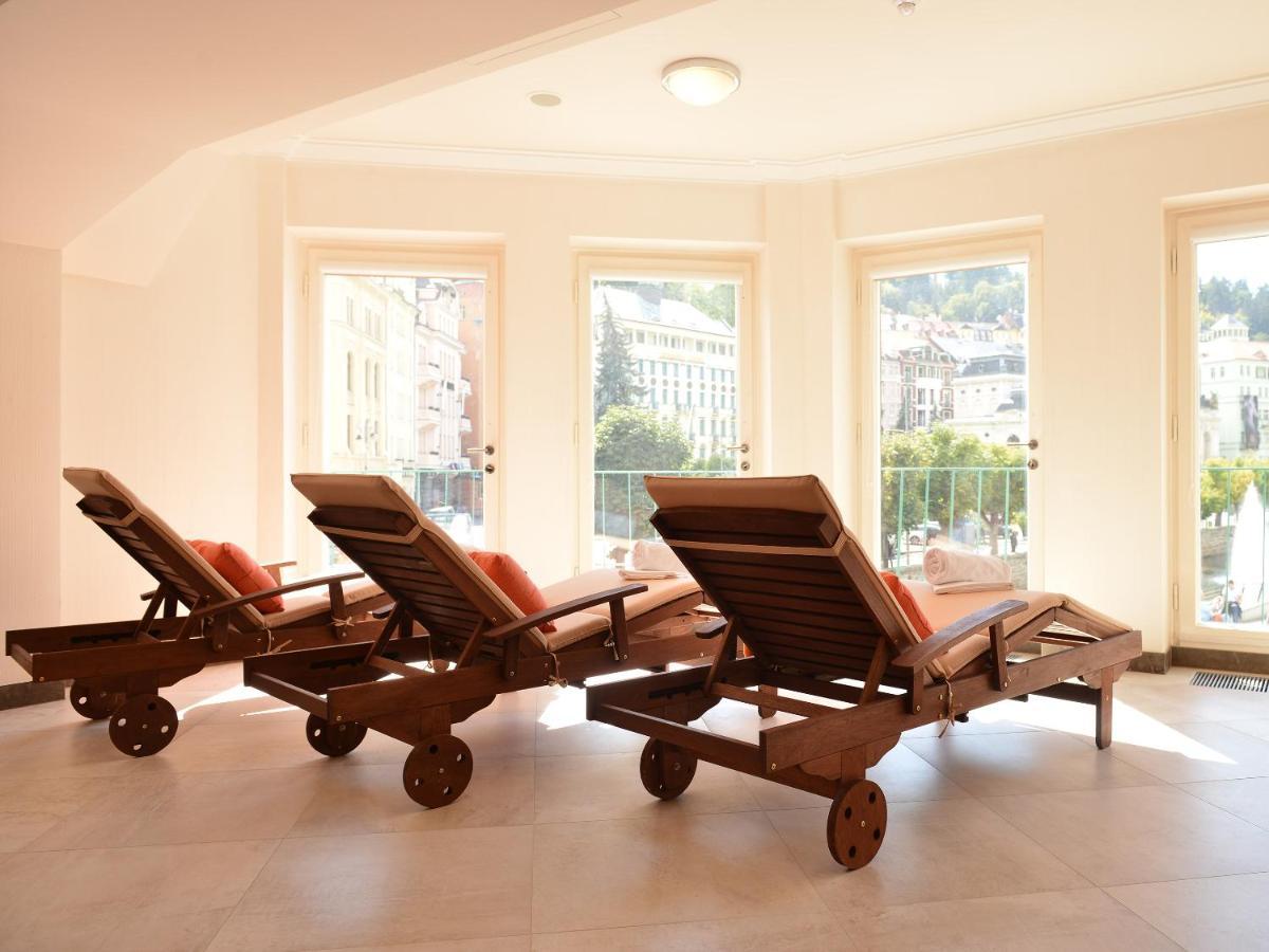 Ea Hotel Elefant Karlsbad Buitenkant foto