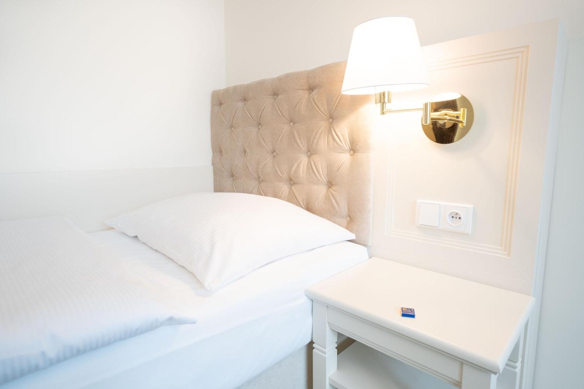 Ea Hotel Elefant Karlsbad Buitenkant foto