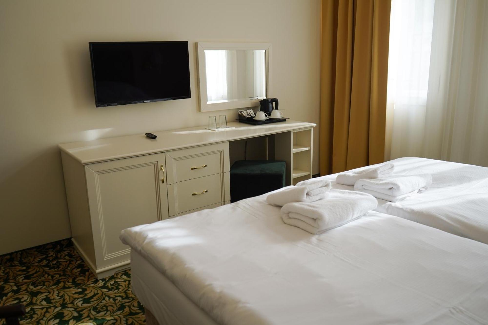 Ea Hotel Elefant Karlsbad Buitenkant foto