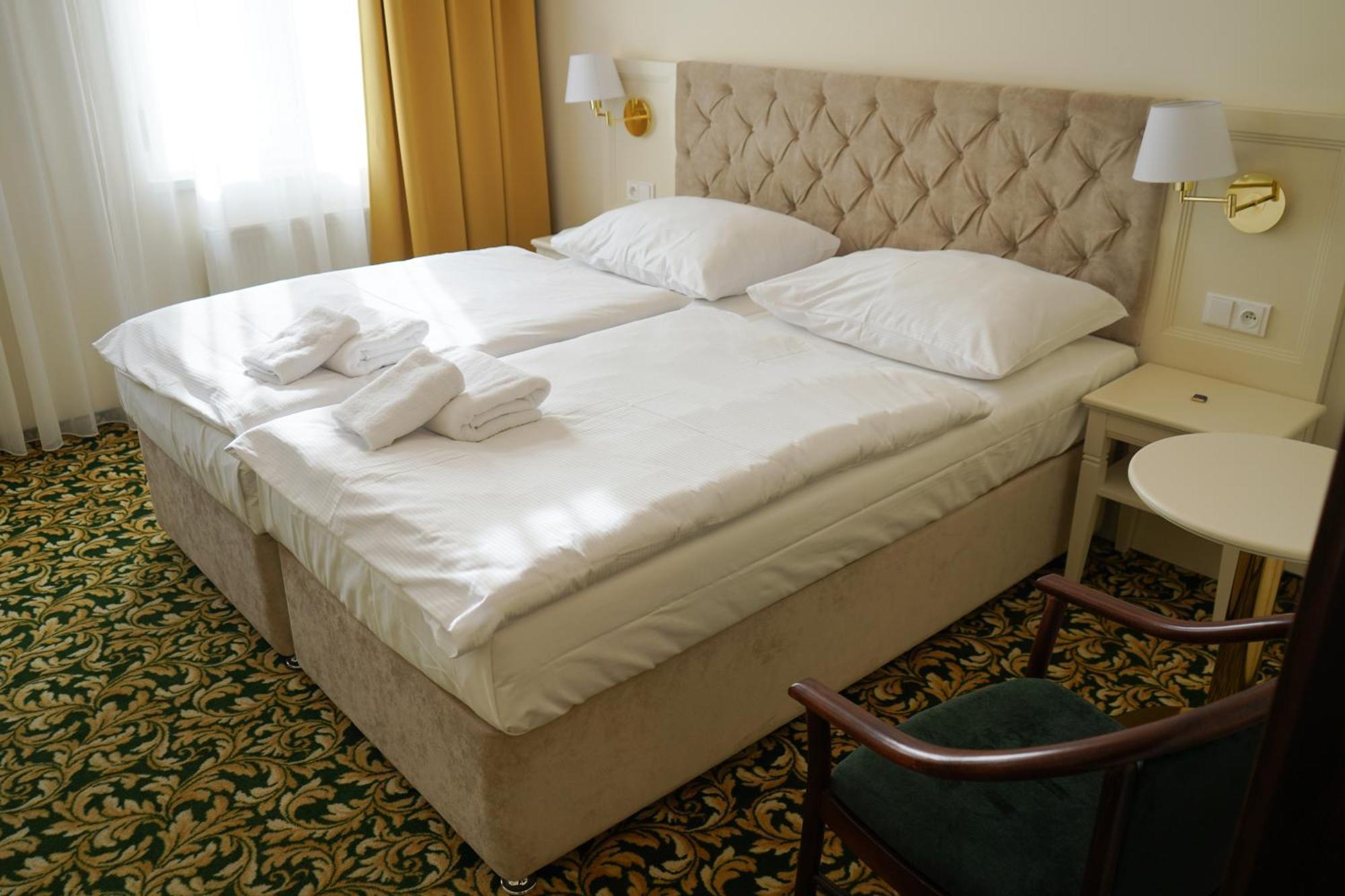 Ea Hotel Elefant Karlsbad Buitenkant foto