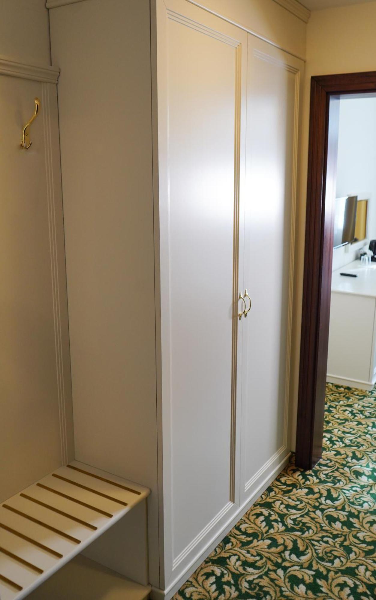 Ea Hotel Elefant Karlsbad Buitenkant foto
