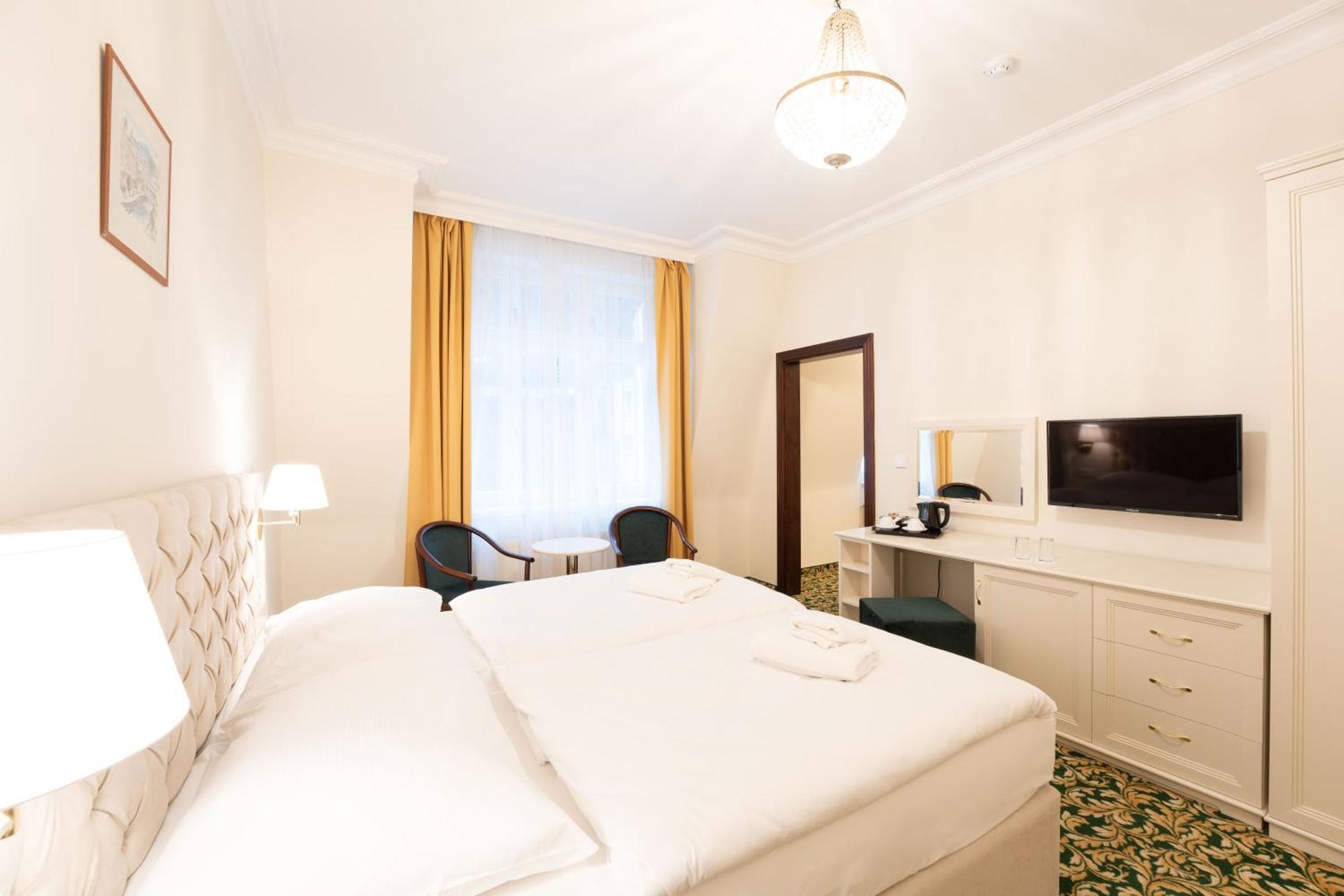 Ea Hotel Elefant Karlsbad Buitenkant foto
