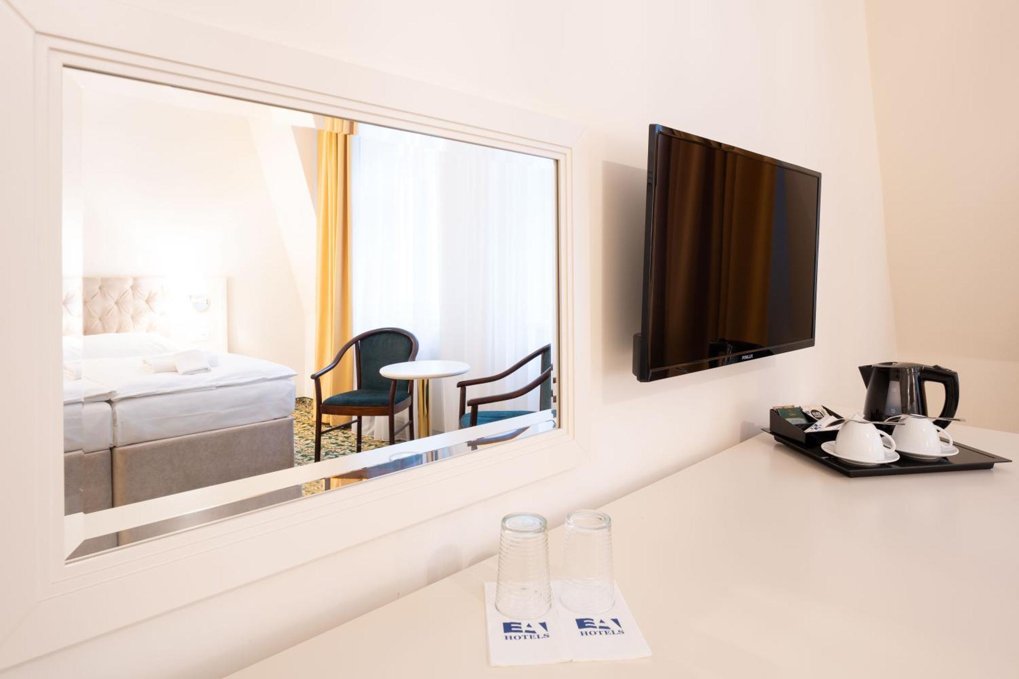 Ea Hotel Elefant Karlsbad Buitenkant foto