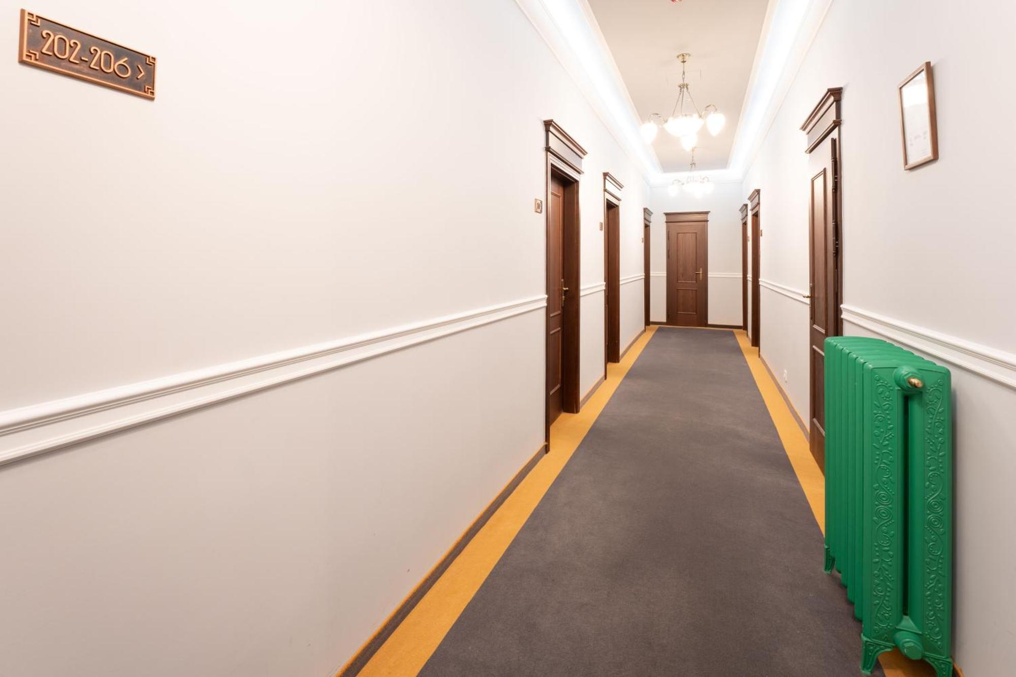 Ea Hotel Elefant Karlsbad Buitenkant foto