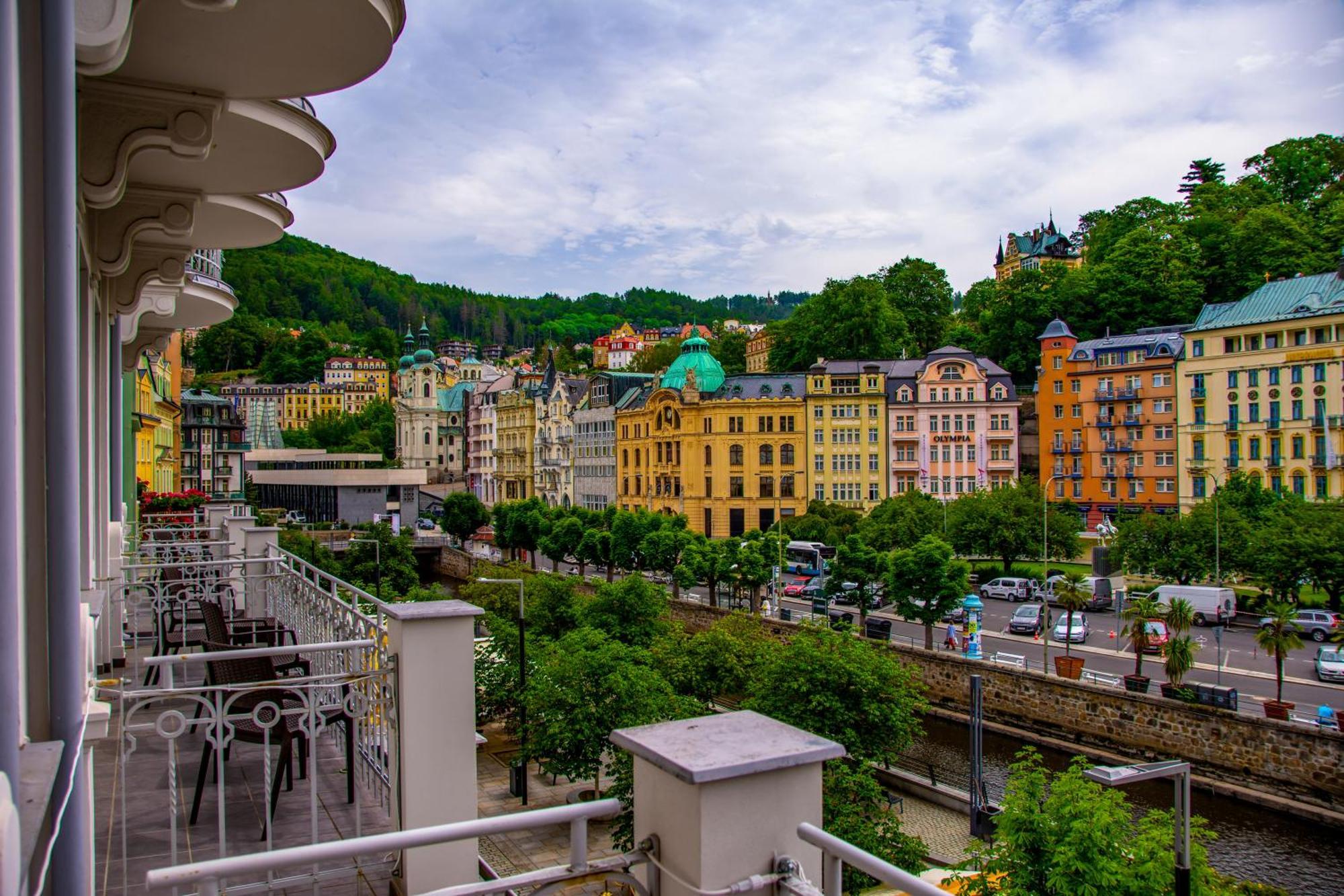 Ea Hotel Elefant Karlsbad Buitenkant foto