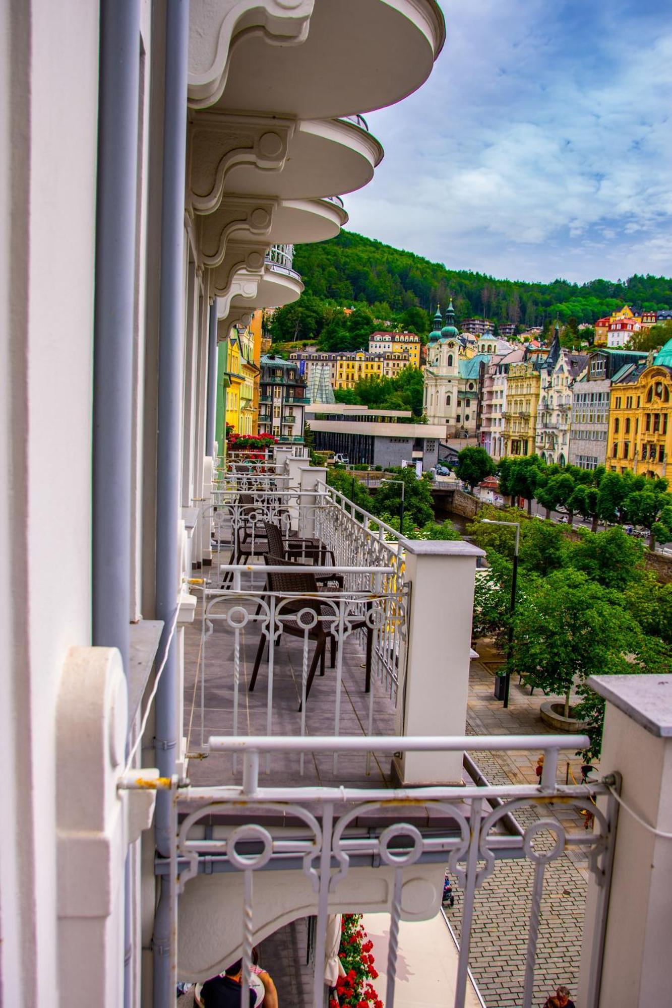 Ea Hotel Elefant Karlsbad Buitenkant foto
