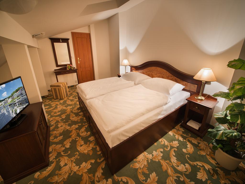 Ea Hotel Elefant Karlsbad Buitenkant foto