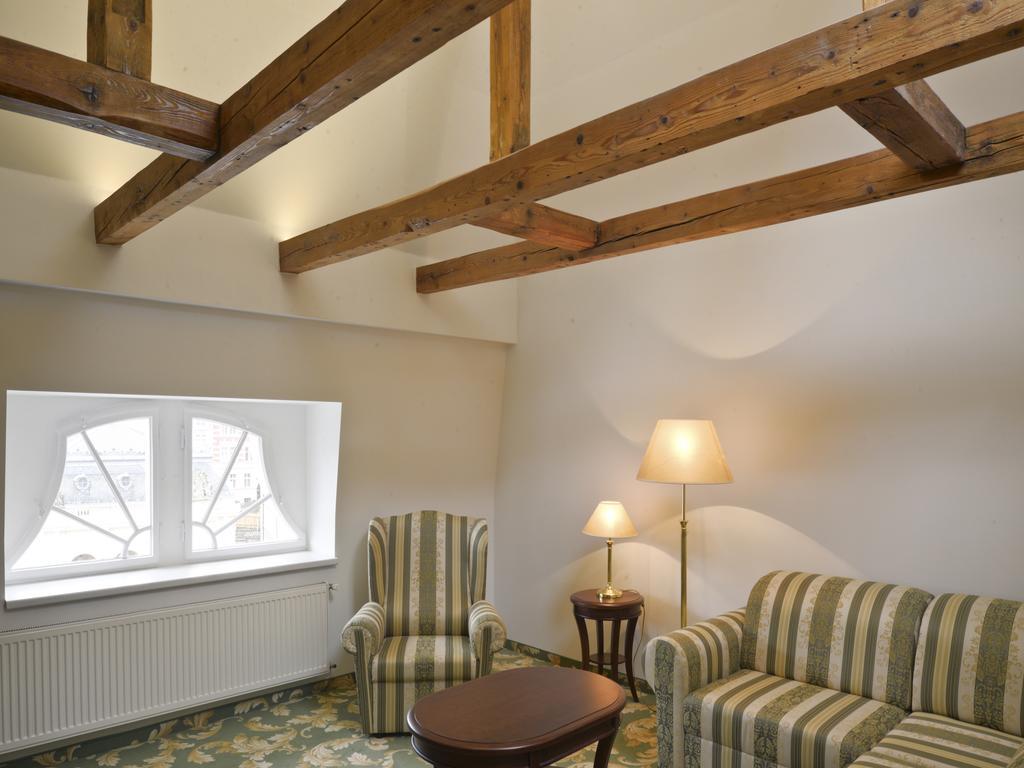 Ea Hotel Elefant Karlsbad Buitenkant foto