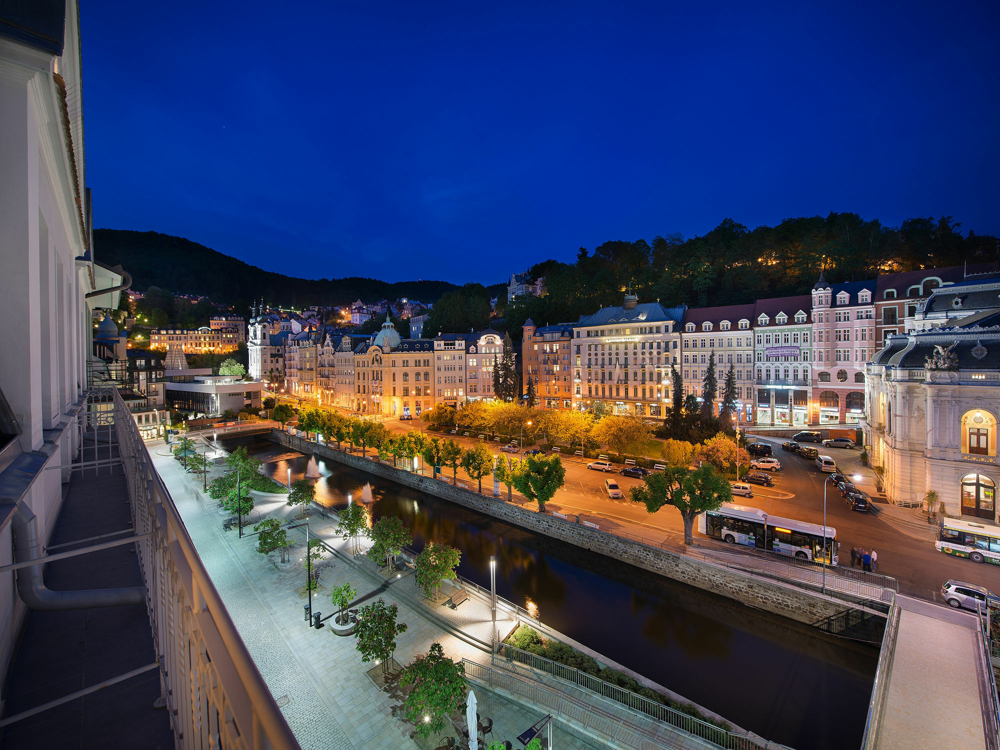 Ea Hotel Elefant Karlsbad Buitenkant foto