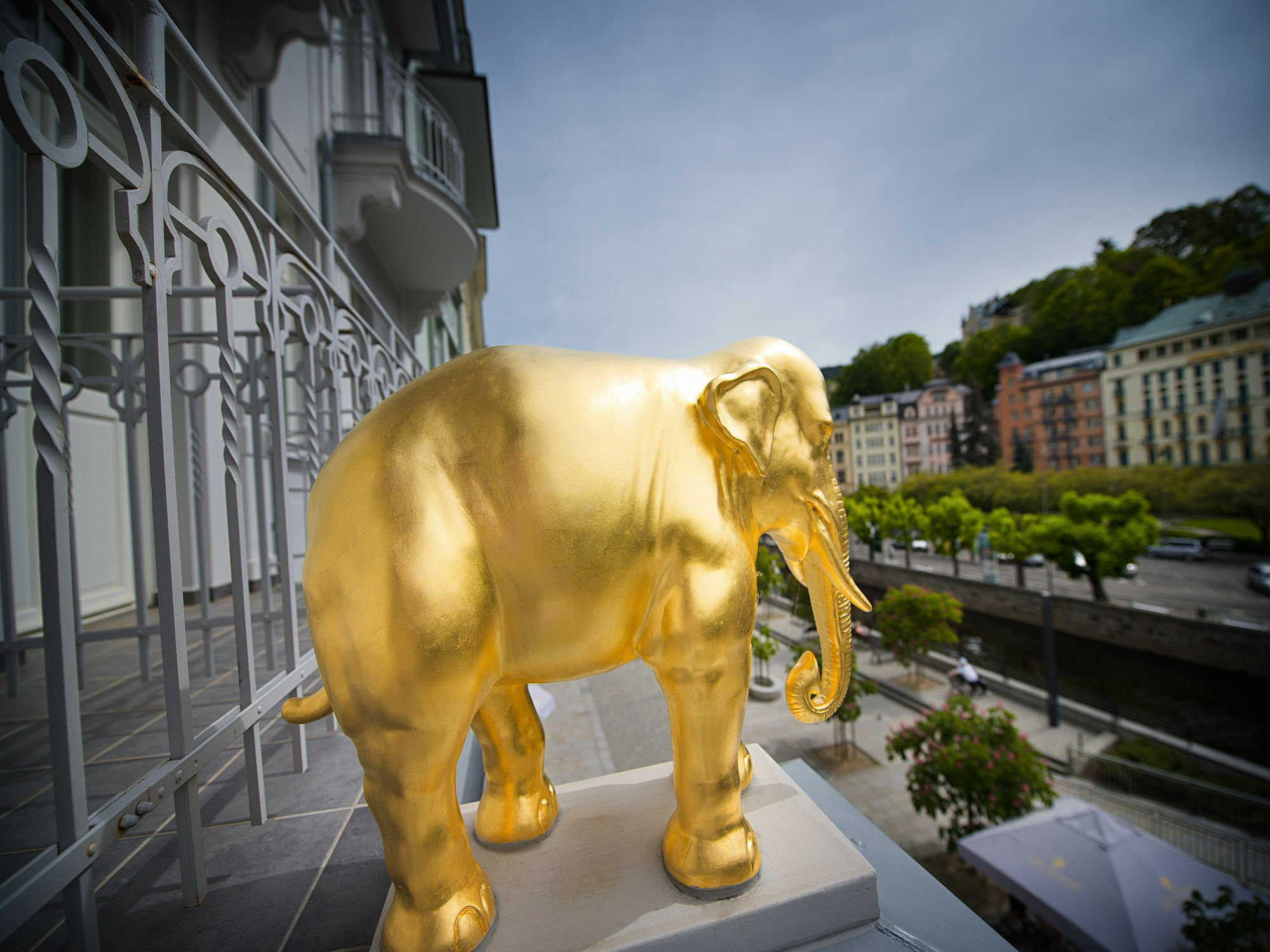 Ea Hotel Elefant Karlsbad Buitenkant foto