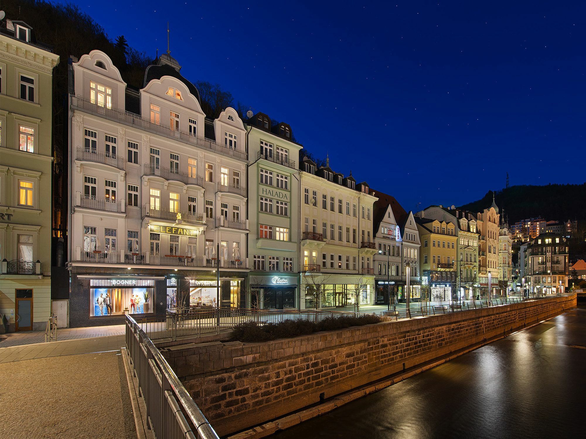 Ea Hotel Elefant Karlsbad Buitenkant foto
