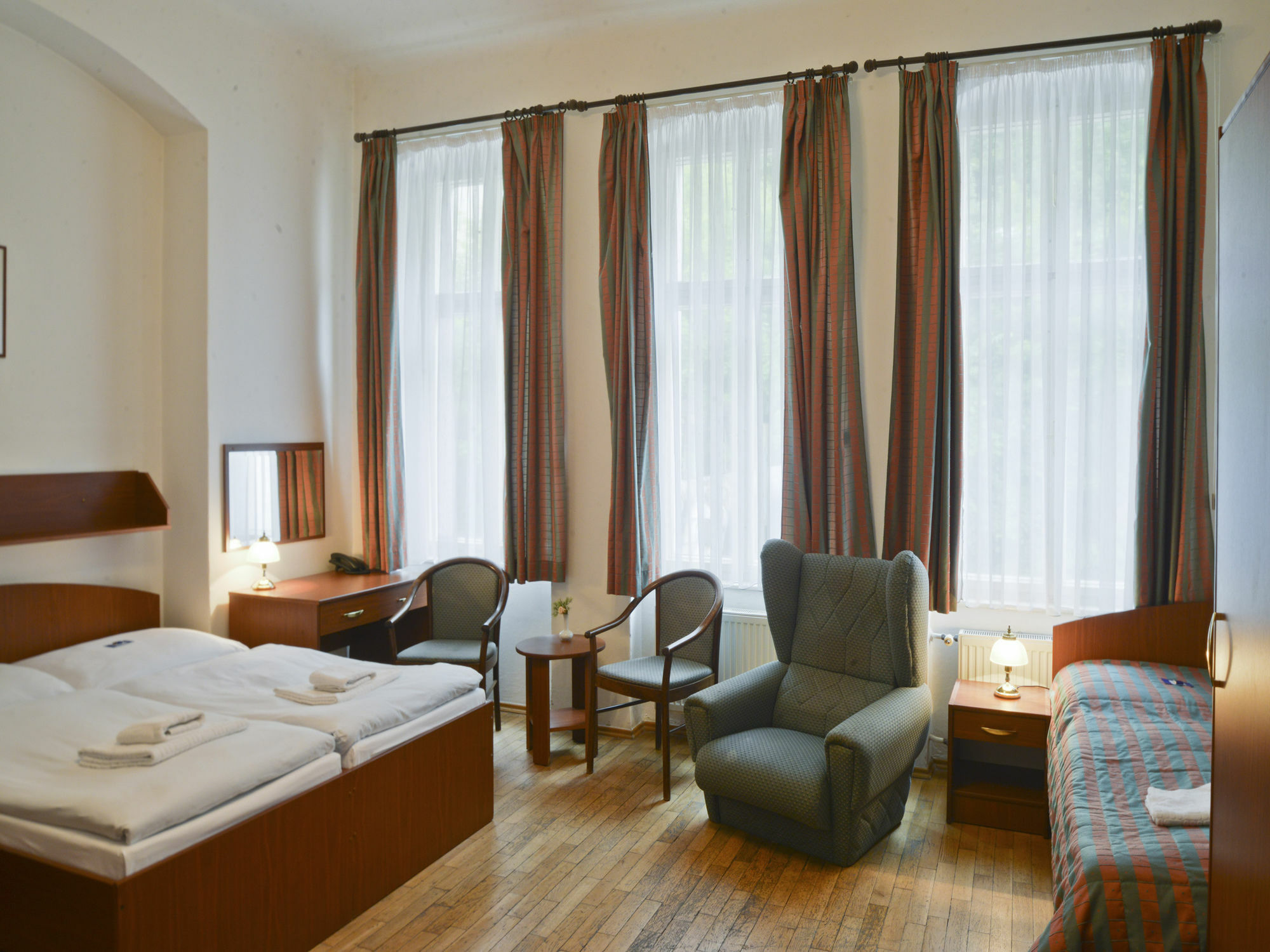 Ea Hotel Elefant Karlsbad Buitenkant foto